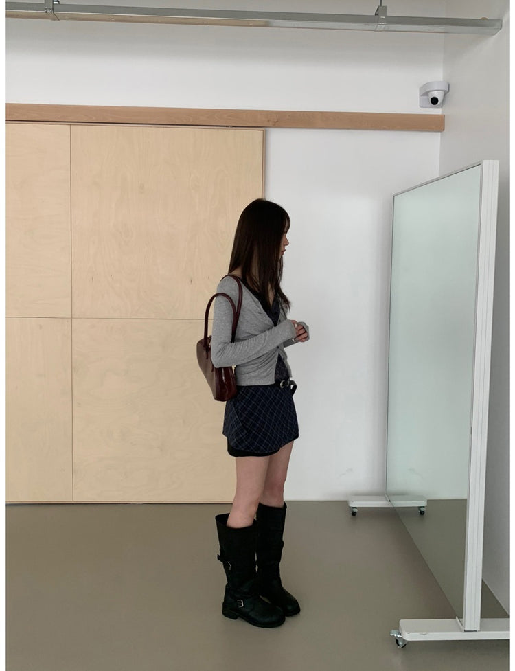 V領排鈕抓皺細節上衣