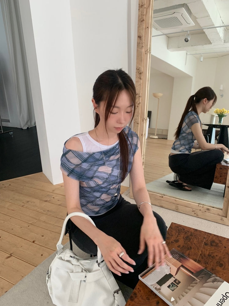 透膚格紋美肩細節上衣