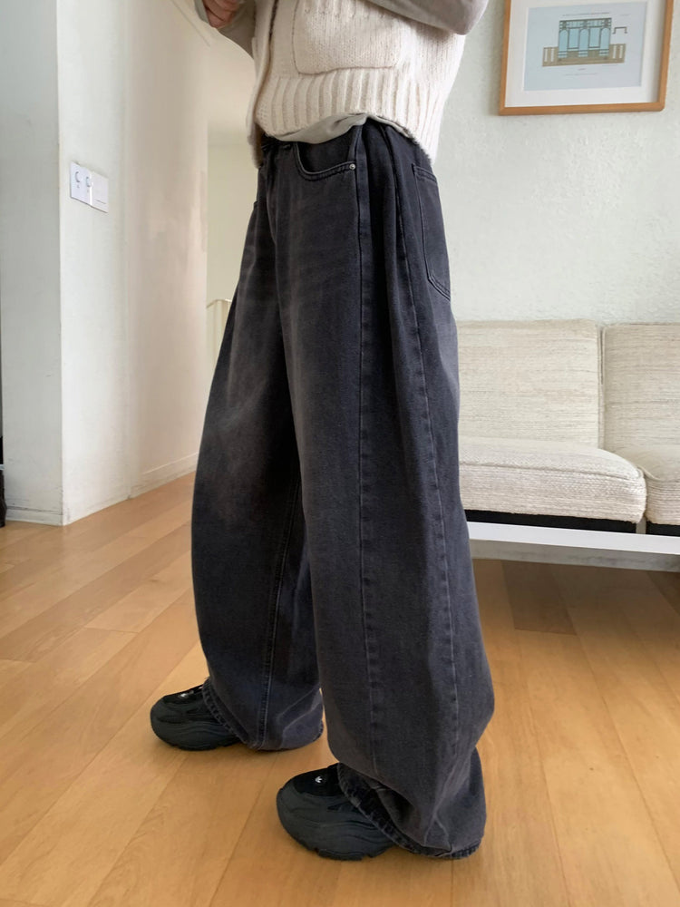 側壓褶細節廓形牛仔褲