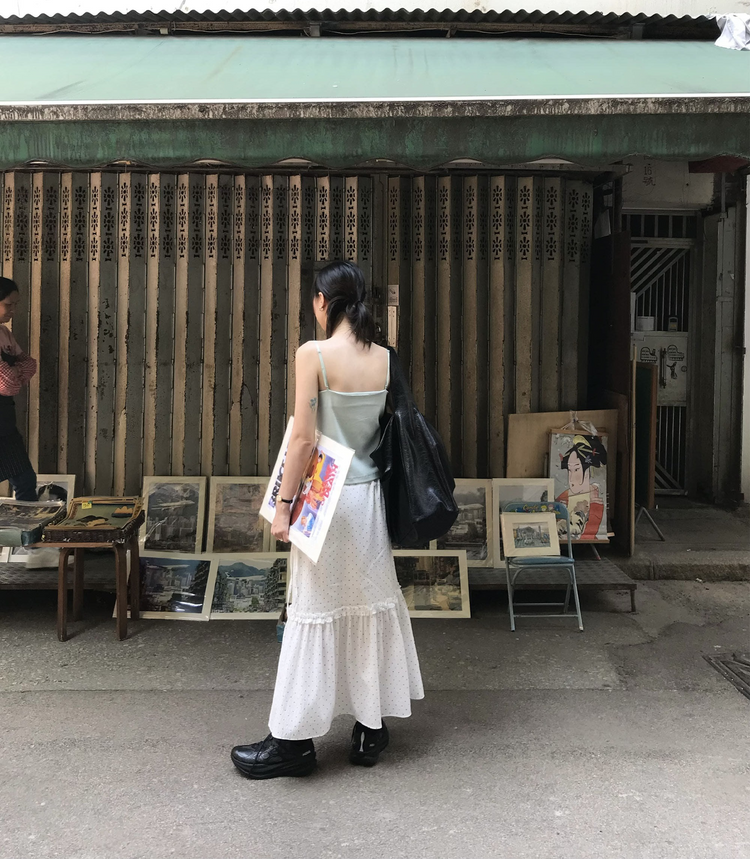 蕾絲邊胸線細節上衣