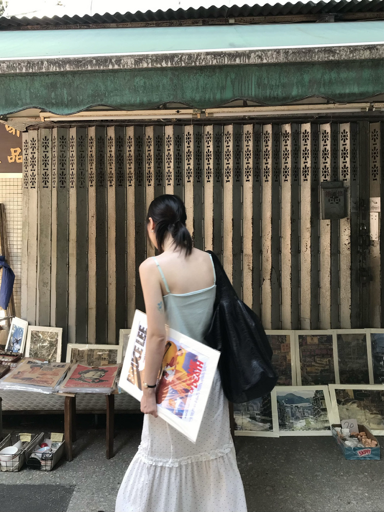 蕾絲邊胸線細節上衣