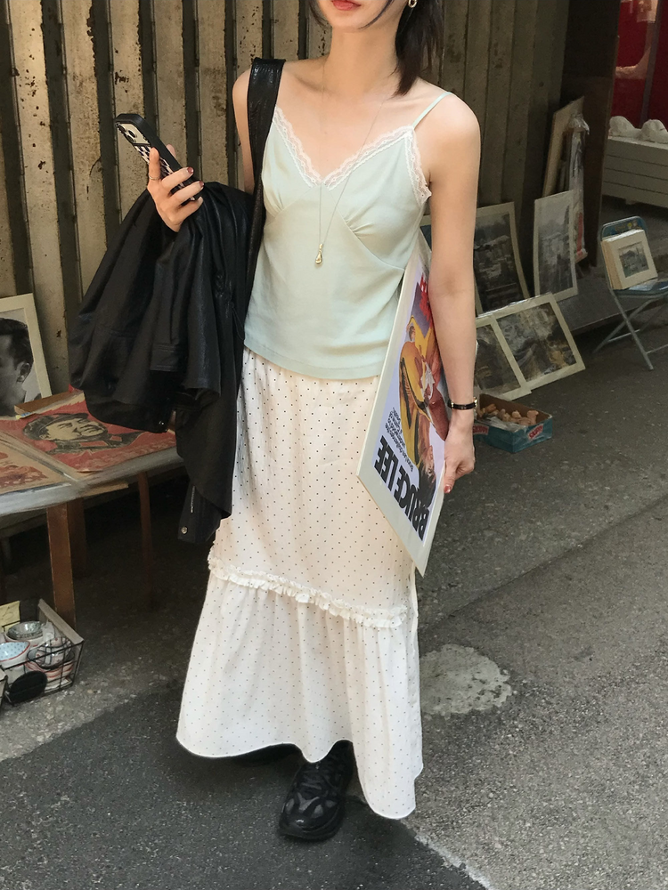 蕾絲邊胸線細節上衣
