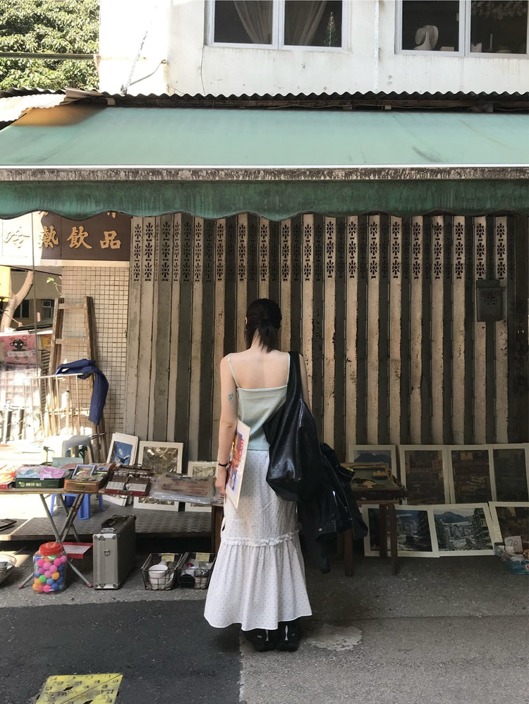 蕾絲邊胸線細節上衣