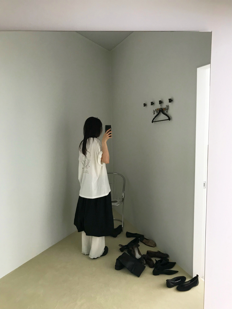 側扣弧壓線細節花苞裙