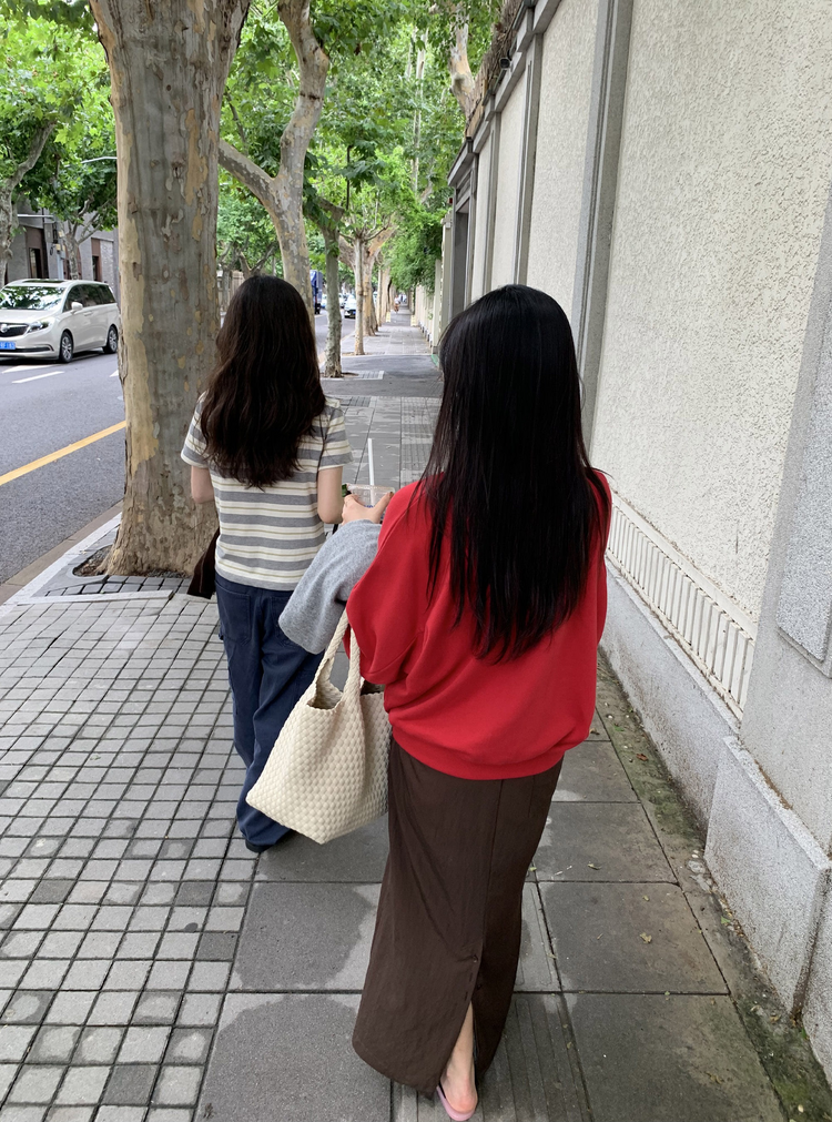 後開叉扣鈕抽繩及踝裙