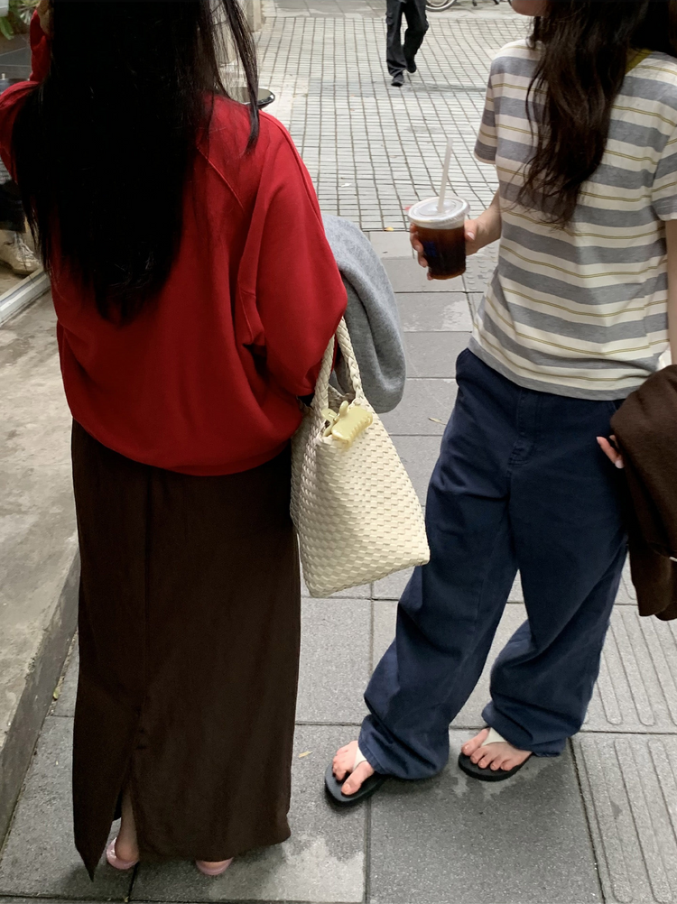 後開叉扣鈕抽繩及踝裙