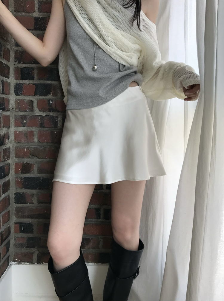 光澤感微傘短裙