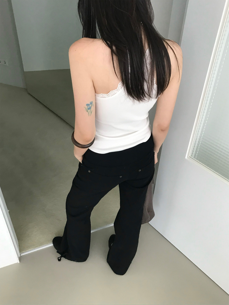 美背蕾絲U領修身上衣