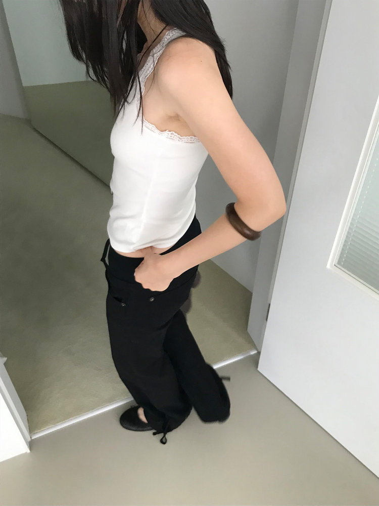 美背蕾絲U領修身上衣