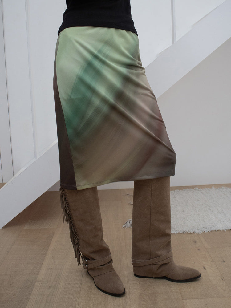 麂皮流蘇細節尖頭長靴