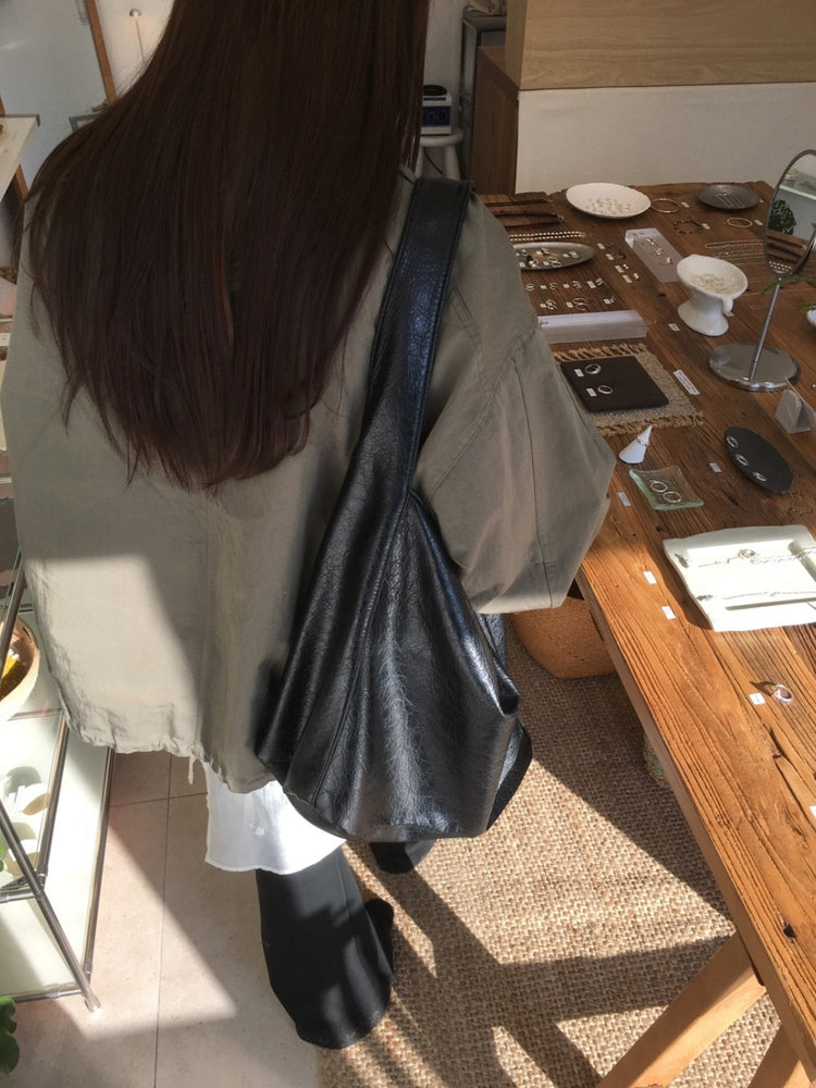 V領捲邊細節針織衫