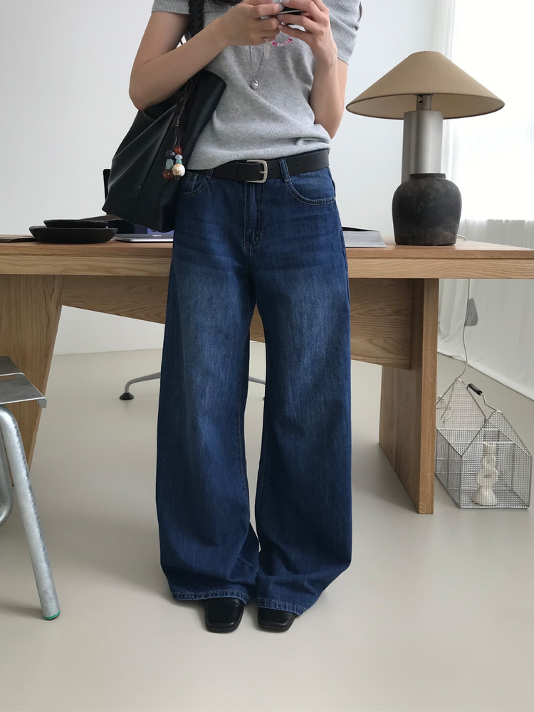 美色鉚釘細節牛仔褲
