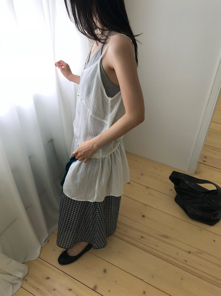 掛脖胸壓線細節上衣