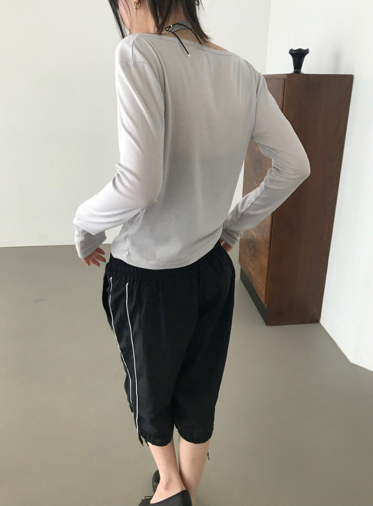 掛脖V領細節上衣