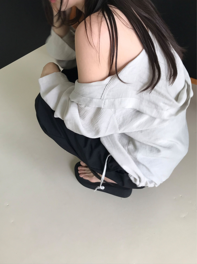 掛脖深V修腰上衣