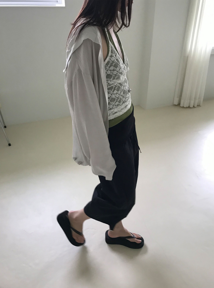 掛脖深V修腰上衣