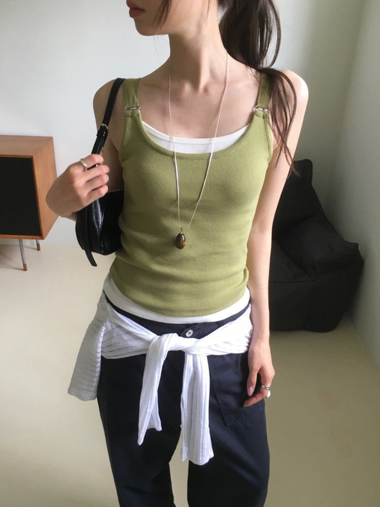 方領肩扣細節背心