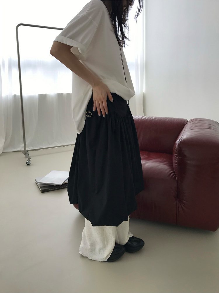 側扣弧壓線細節花苞裙