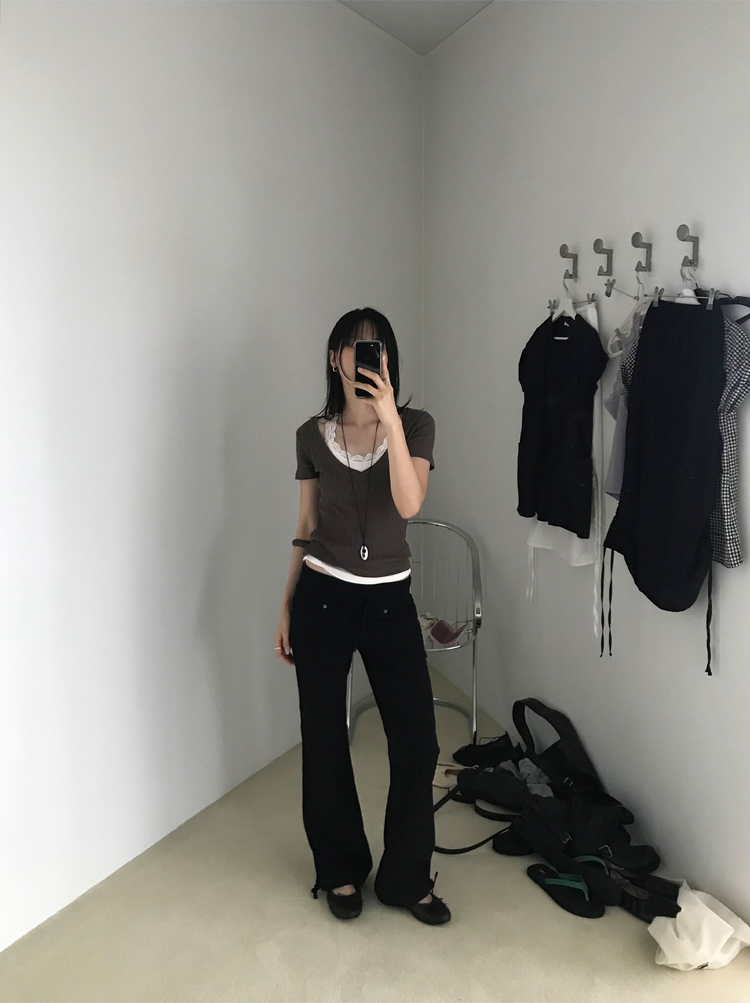 美背蕾絲U領修身上衣