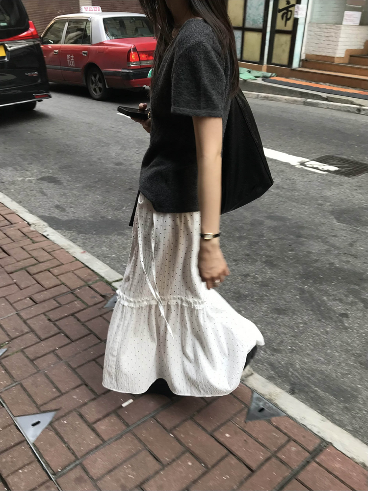 蕾絲邊胸線細節上衣