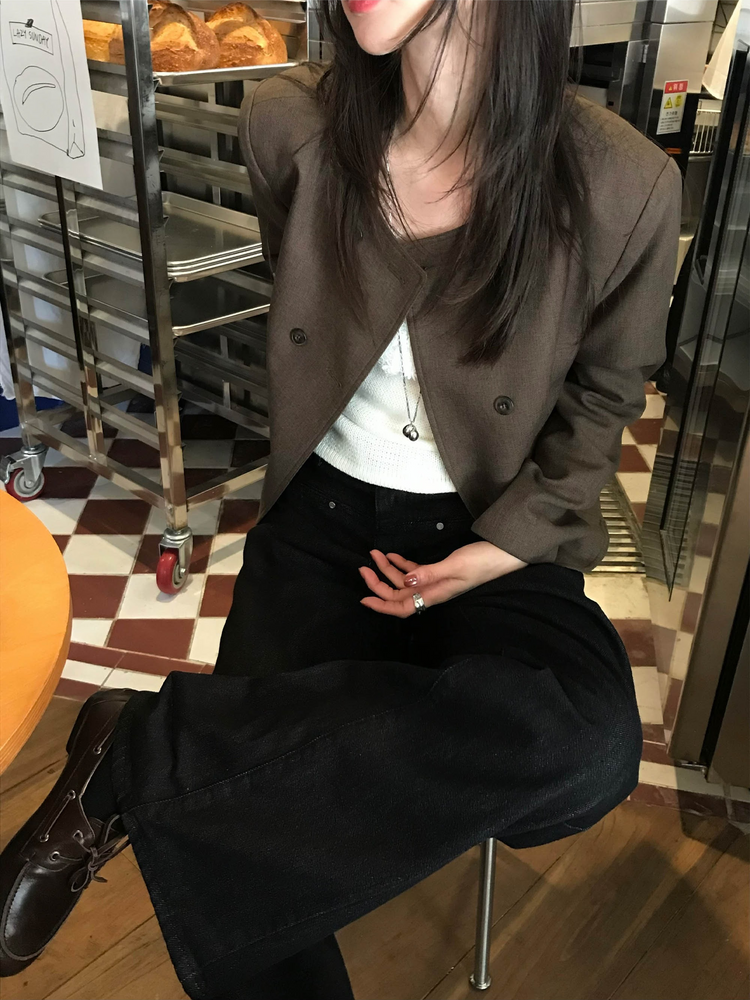 口袋細節直筒牛仔褲