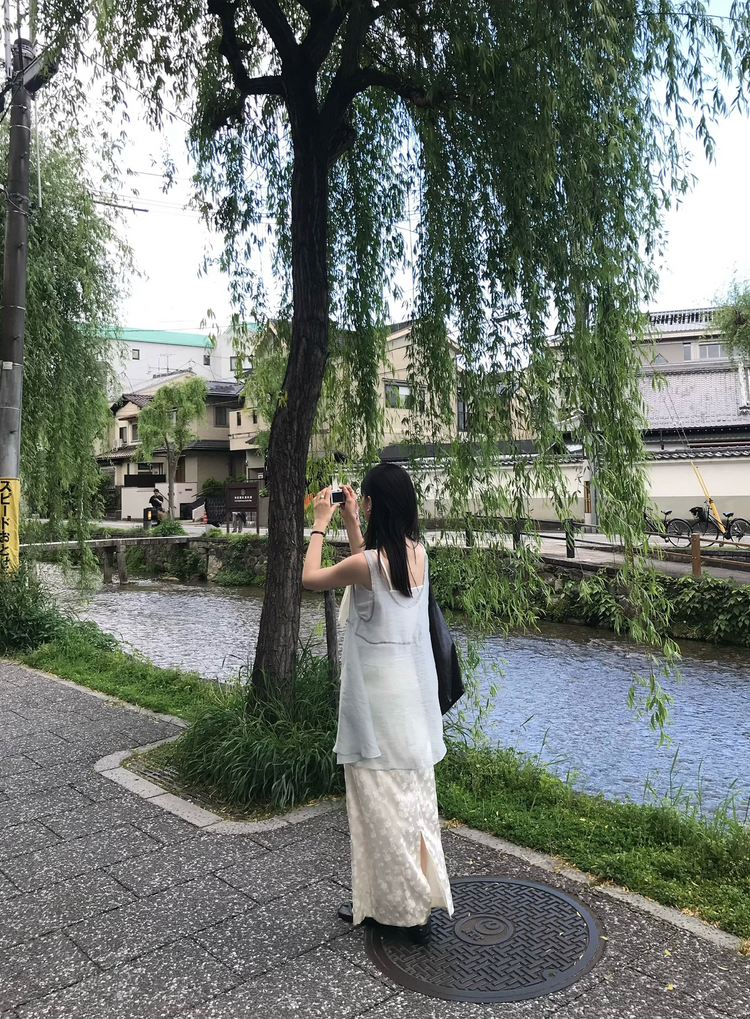 美色透膚壓線細節連身裙