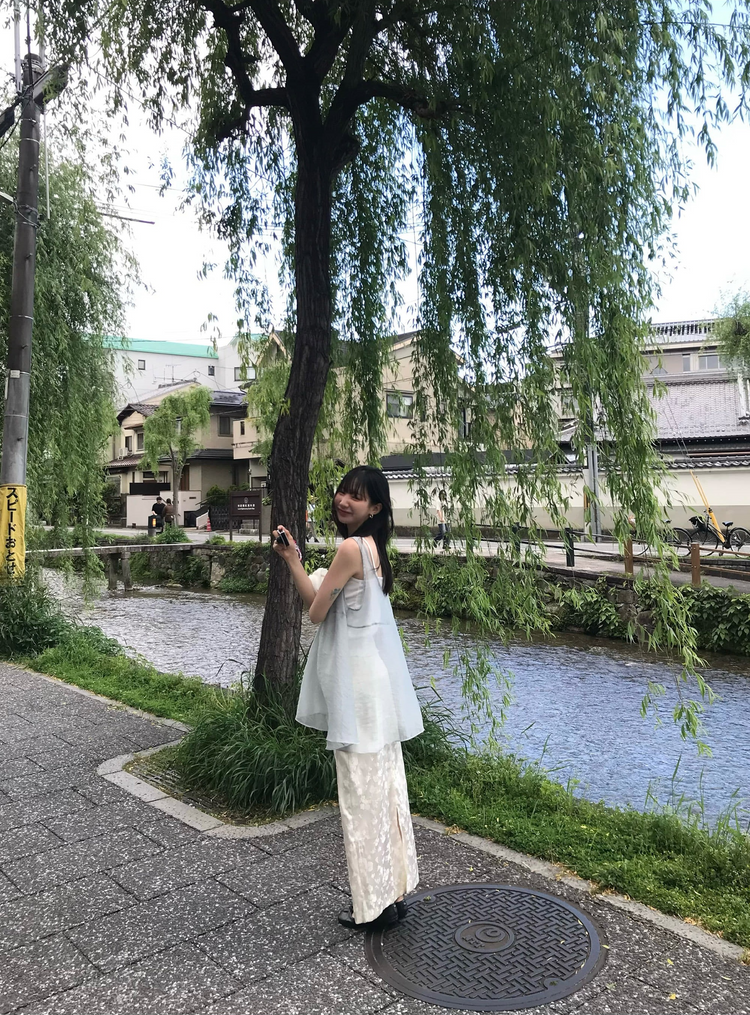 美色透膚壓線細節連身裙