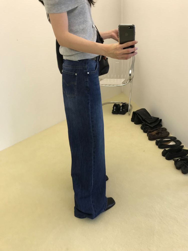 美色鉚釘細節牛仔褲