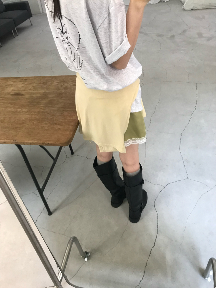 光澤感蕾絲邊細節短裙