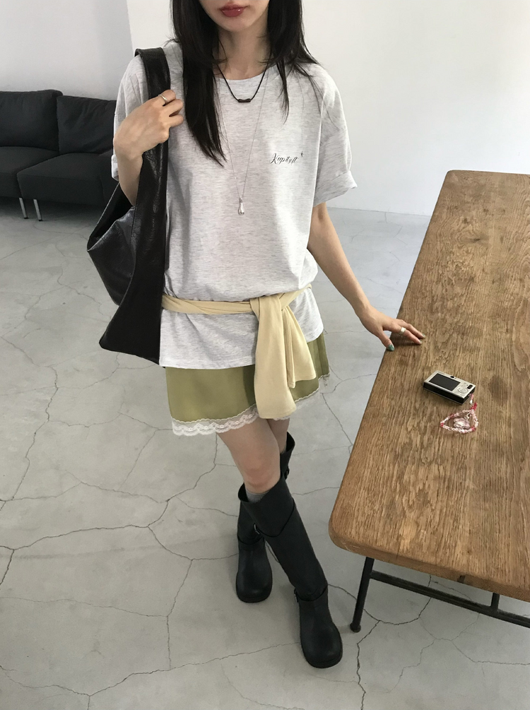光澤感蕾絲邊細節短裙
