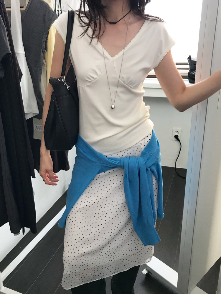花邊胸壓線細節上衣