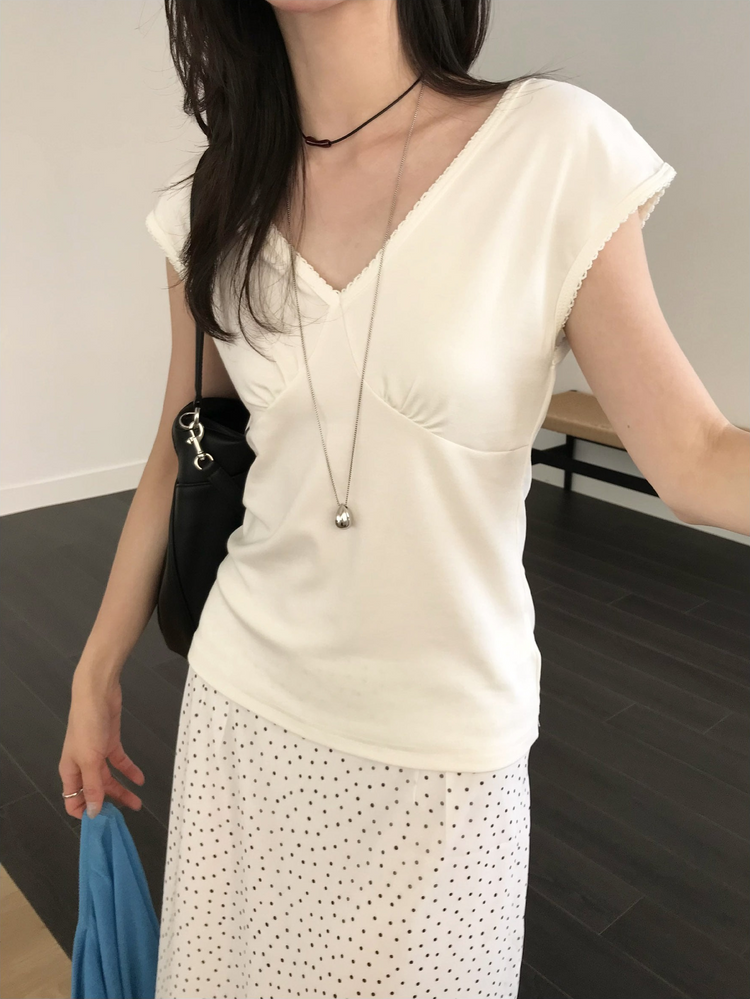 花邊胸壓線細節上衣