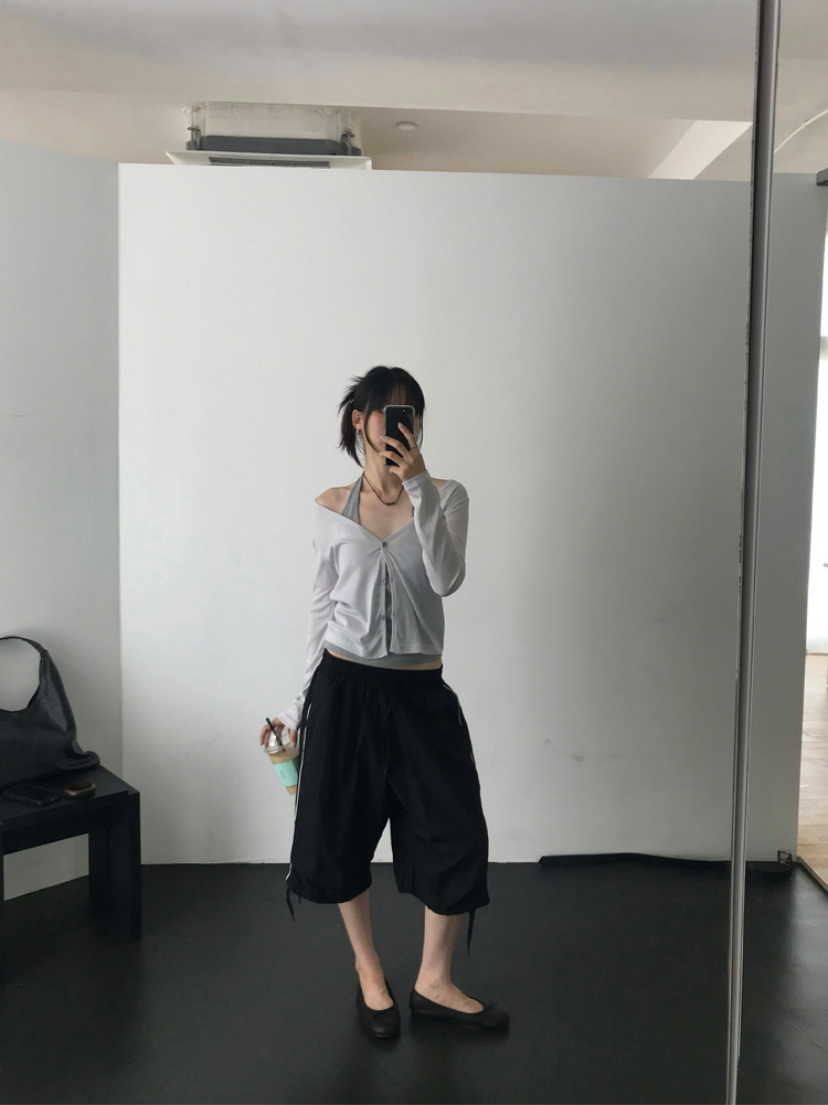 掛脖V領細節上衣