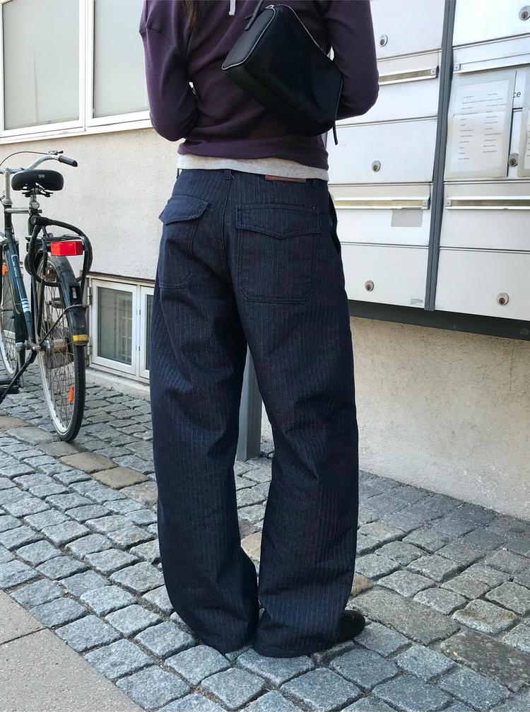 弧線V領細節修身上衣