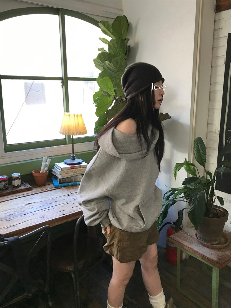 露肩連帽細節寬鬆衛衣