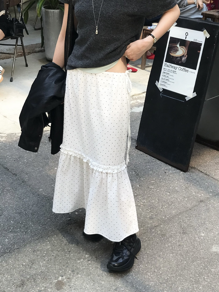 蕾絲邊胸線細節上衣