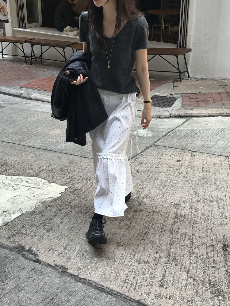 蕾絲邊胸線細節上衣