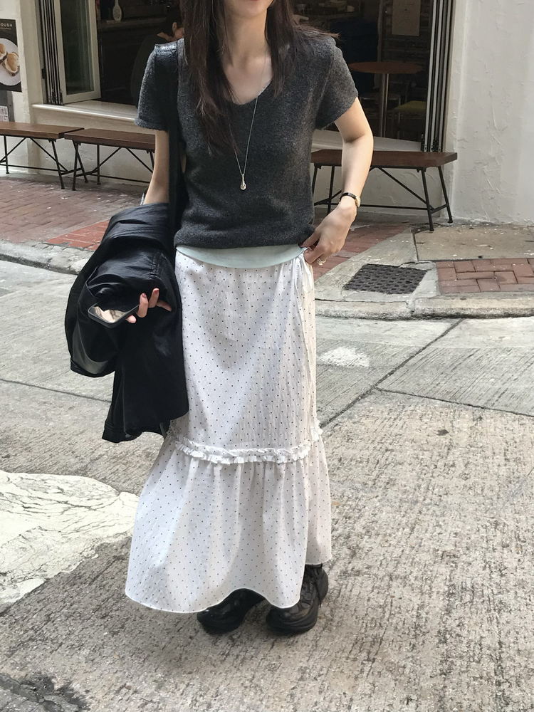 蕾絲邊胸線細節上衣
