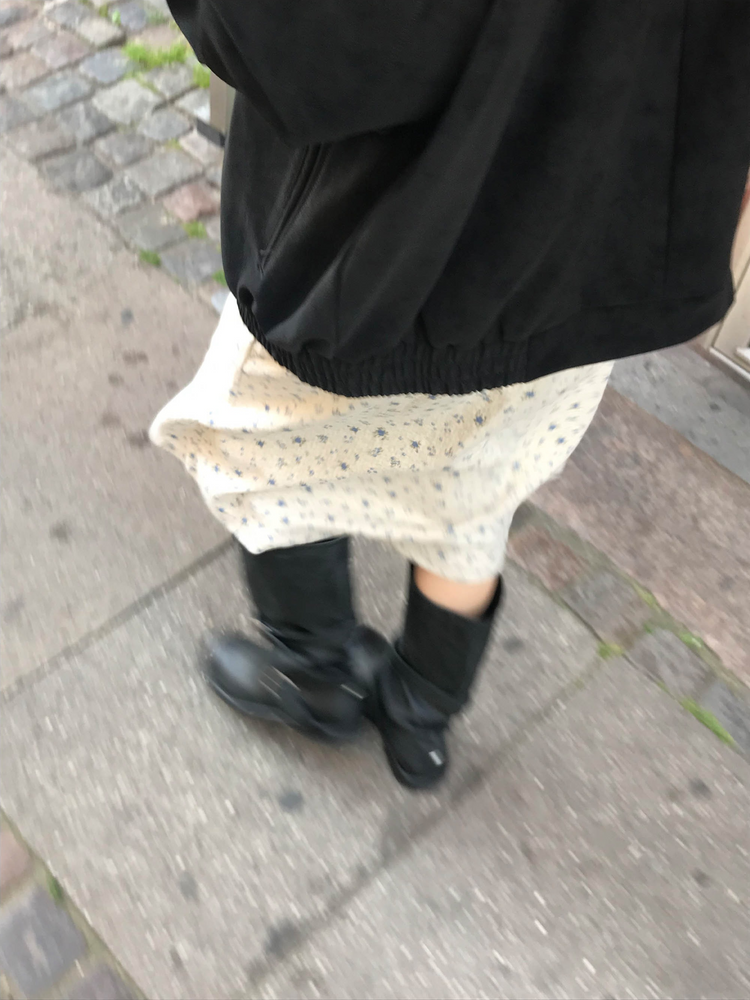 蕾絲邊小碎花細節半裙