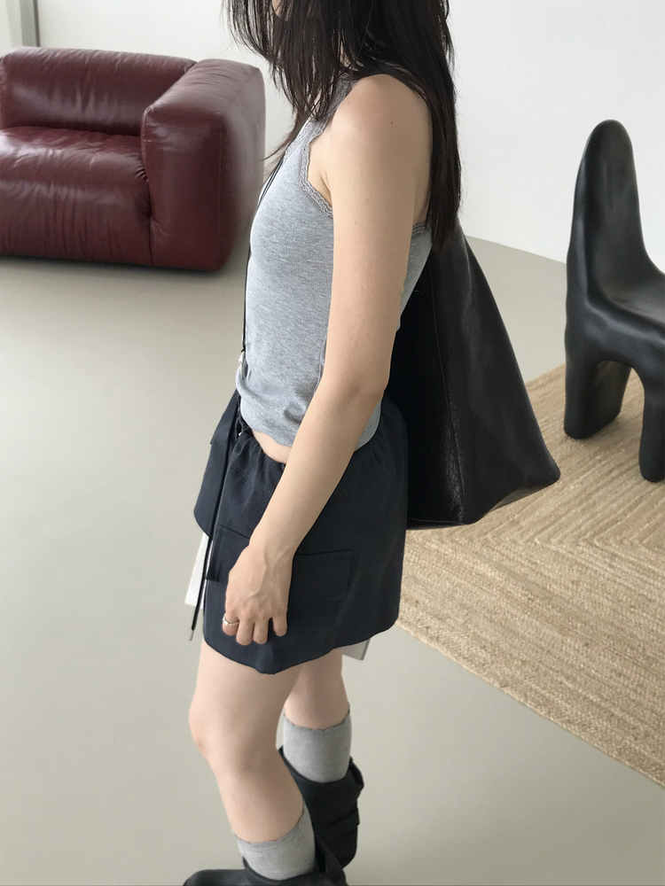 美背蕾絲U領修身上衣