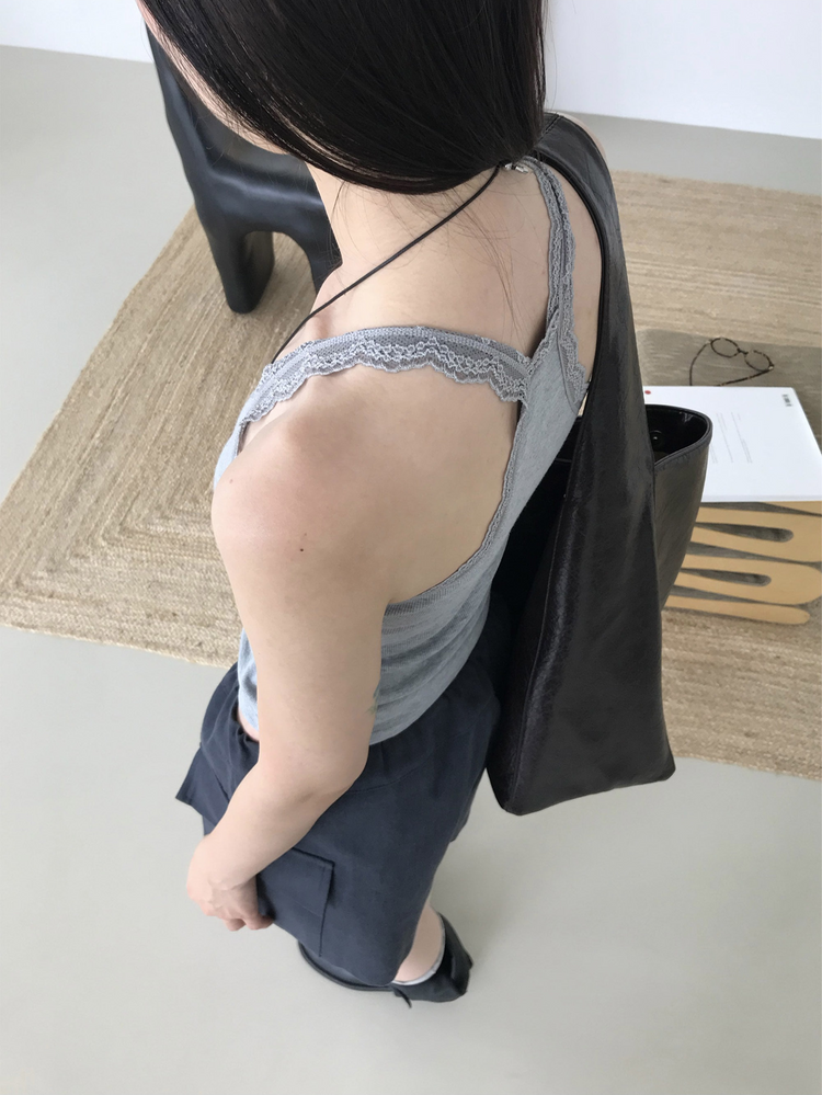 美背蕾絲U領修身上衣