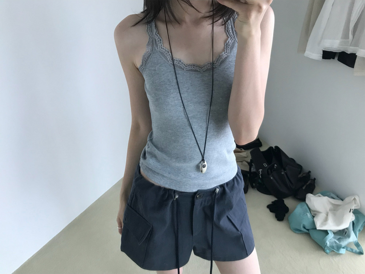 美背蕾絲U領修身上衣