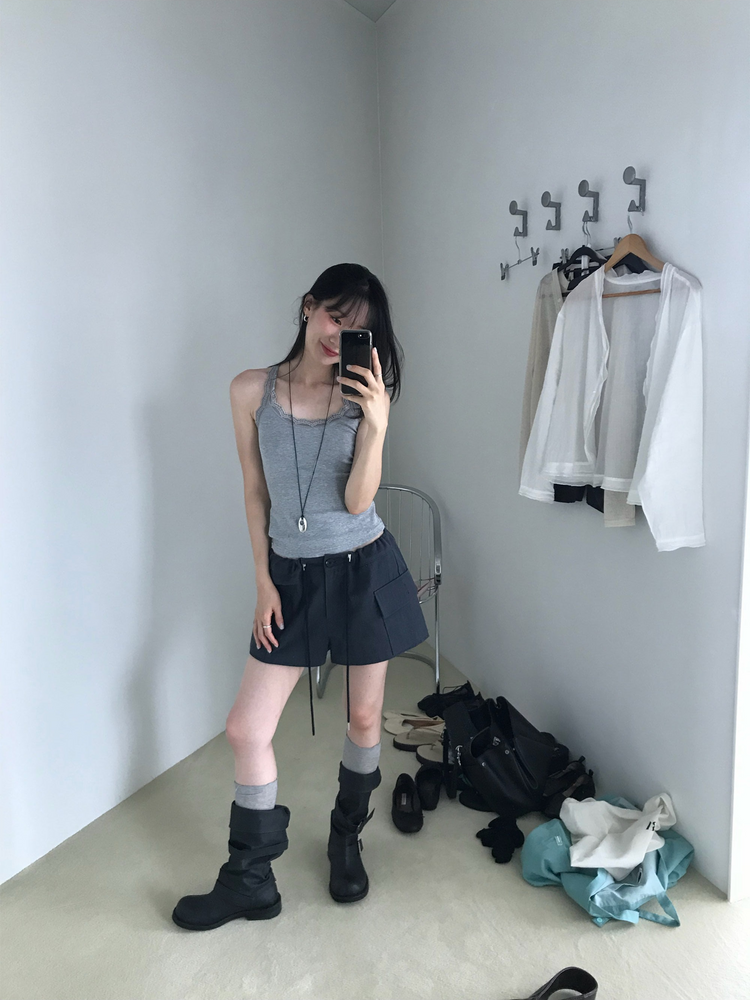美背蕾絲U領修身上衣