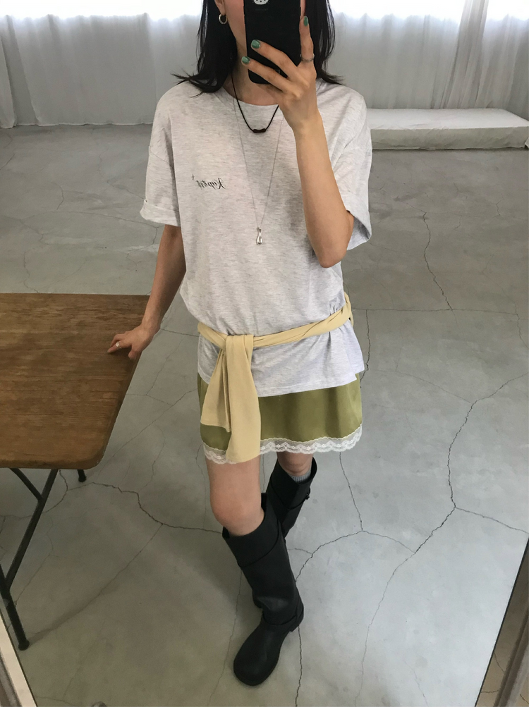光澤感蕾絲邊細節短裙