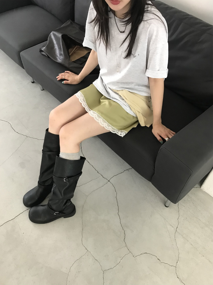 光澤感蕾絲邊細節短裙