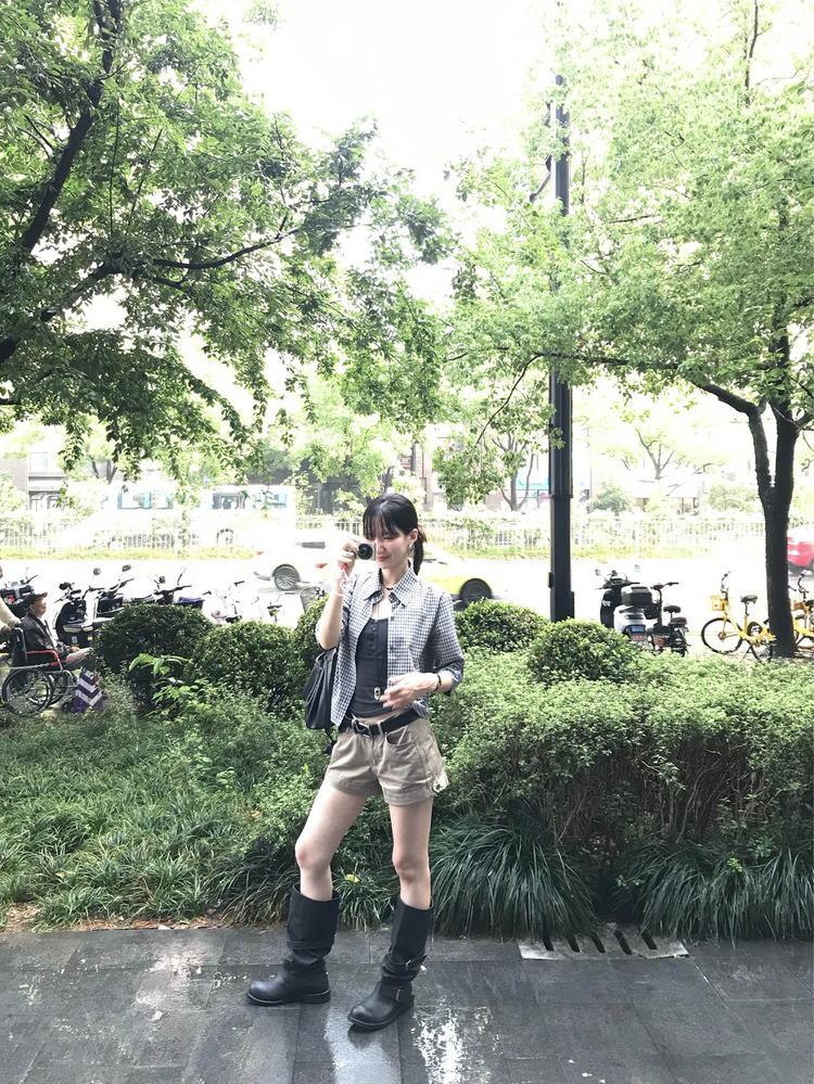 金屬扣工裝細節低腰短褲