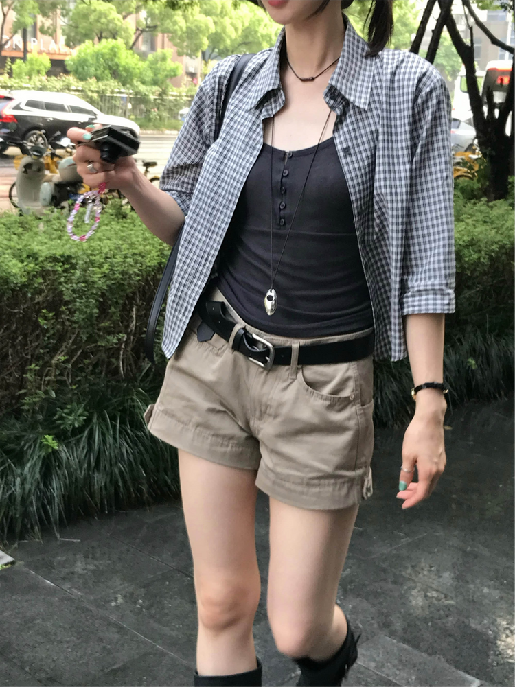 金屬扣工裝細節低腰短褲