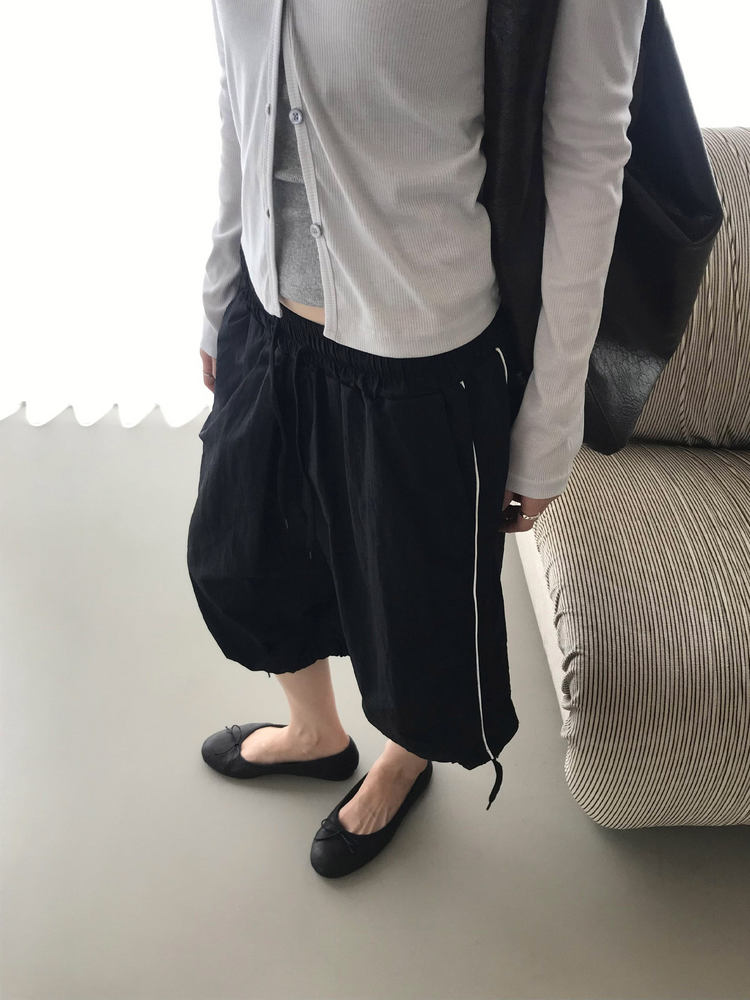 掛脖V領細節上衣