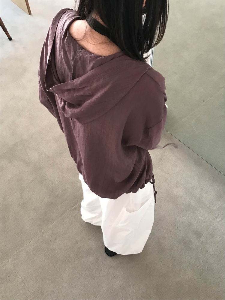 掛脖深V修腰上衣
