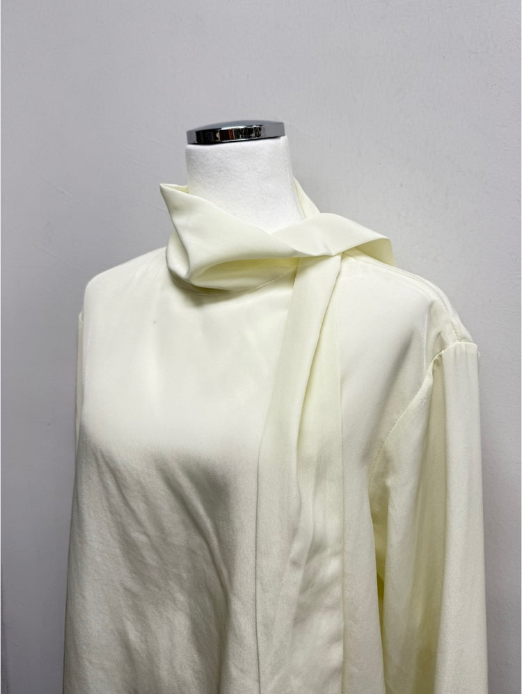 霧光垂帶領巾細節襯衫